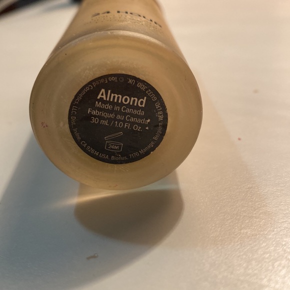 Too faced BTW 24hr - Picture 2 of 2